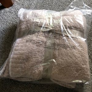 Barefoot dreams throw